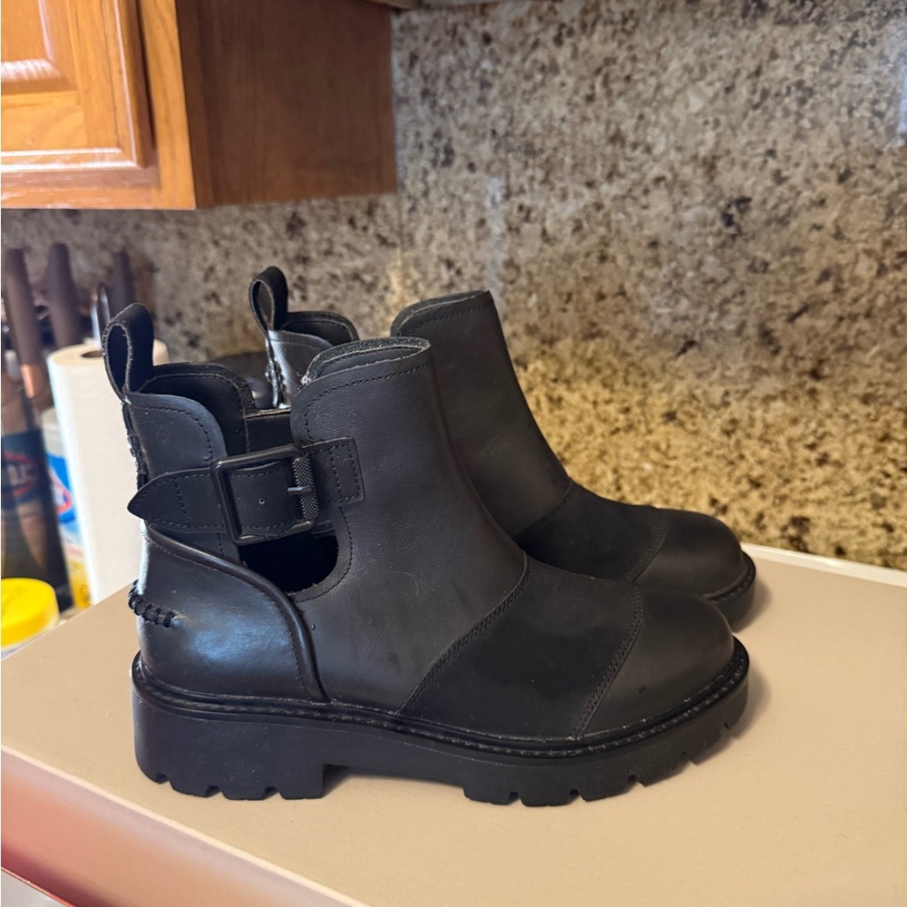 Black Women’s Cutout Chelsea Boots - Stylish Everyday Ankle Boot